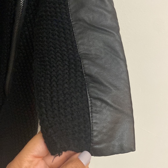 Coco + Jaimeson women’s black asymmetrical 100% acrylic short Cardigan size M/L - Picture 5 of 8